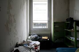 Déguerpissement ou non? Le double-tranchant d'une telle détermination.