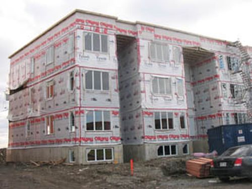 Tendance des mises en chantier d'habitations stable au Canada en février