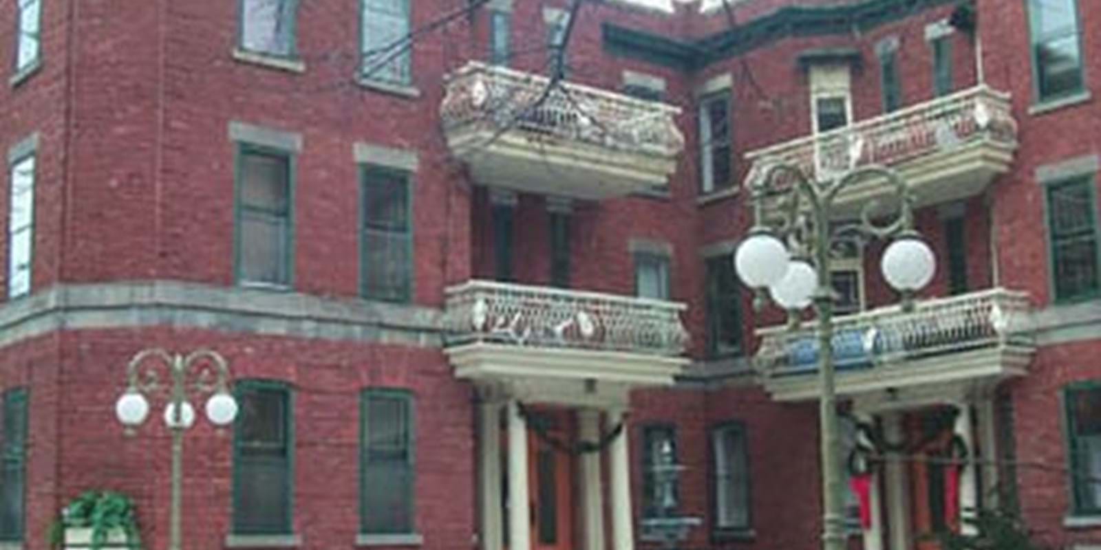 What to do after abundant snowfall and the arrival of a rise in temperature?