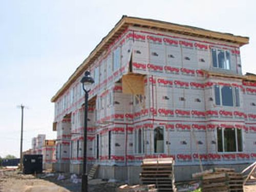 En juin, la valeur totale des permis de bâtir a diminué de 5,3 % par rapport à mai