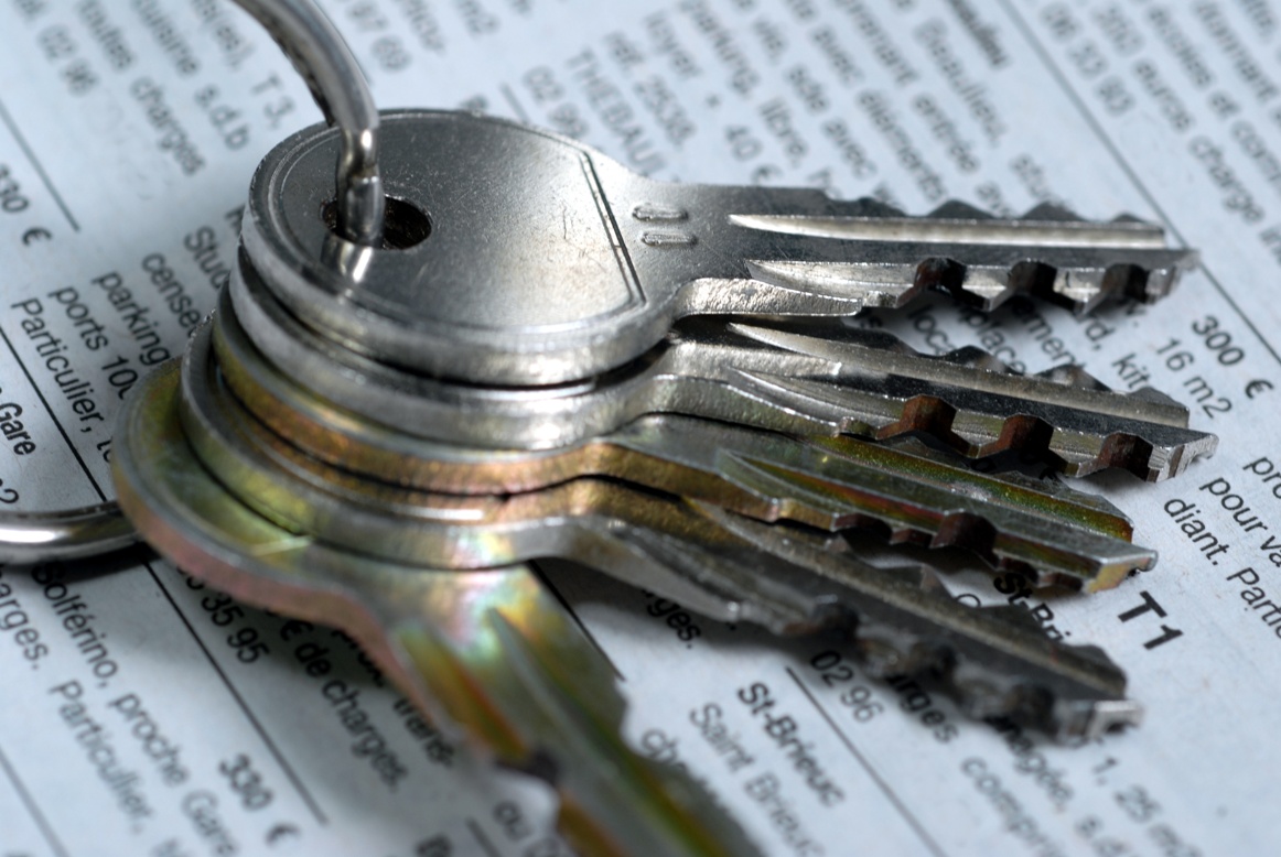 Baillus vous informe   Est ce que je peux demander un dépôt de sécurité pour les clés ou même les meubles inclus dans le bail?