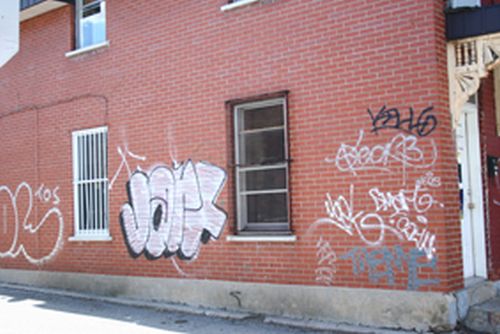 Phénomène contemporain ? Oui et non, l’origine du graffiti est très ancienne.
